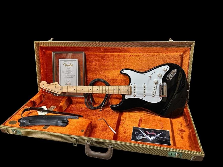 Guitarra Fender Custom Shop - Eric Clapton Blackie - Seminova